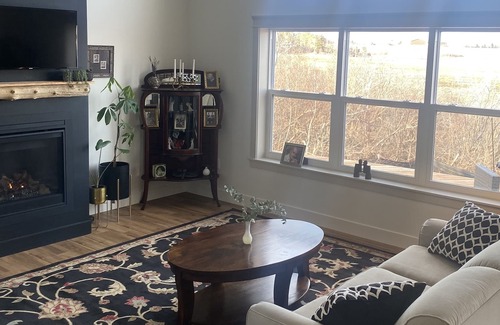 York House | Luxury Stay on the Bay - Waterview Minutes From Peis Best Beaches