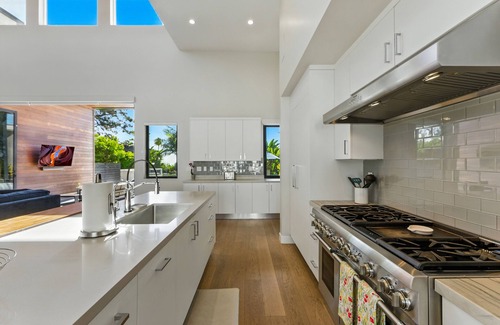 Encinitas House | Luxury Stay w/Pool, Spa, Fire Pit, Outdoor Lounge & Stunning Ocean Views | Encinitas Retreat