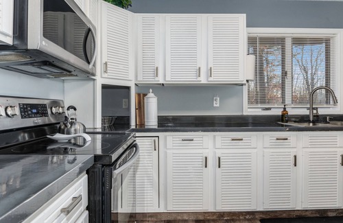 Kendall House | Luxury Stays at HoneyComb Home-Wine Country- Sleeps 10 w/Game Room!