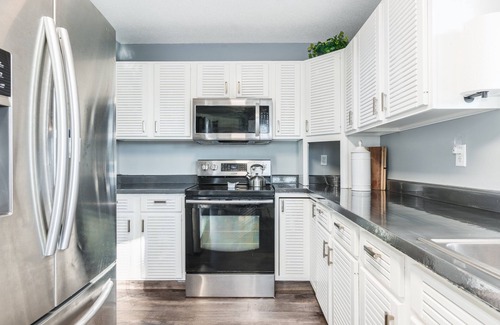 Kendall House | Luxury Stays at HoneyComb Home-Wine Country- Sleeps 10 w/Game Room!
