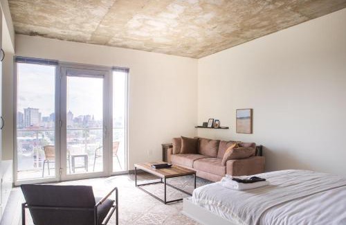 Lower East Side Apartment | Luxury Studio Apt Near Brady St with Balcony and Lake View