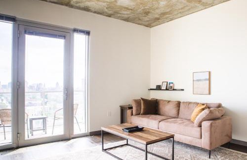 Lower East Side Apartment | Luxury Studio Apt Near Brady St with Balcony and Lake View