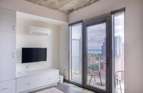 Lower East Side Apartment | Luxury Studio Apt Near Brady St with Balcony and Lake View