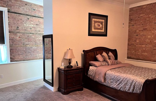 Flat Rock Condo | Luxury Studio Condo