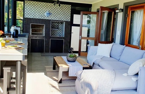 Old Place Apartment | Luxury Studio Retreat | Pool | Fireplace