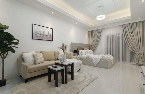 Al Barsha Apartment | Luxury Studio with Pool, Gym & Sauna