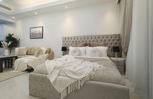 Al Barsha Apartment | Luxury Studio with Pool, Gym & Sauna