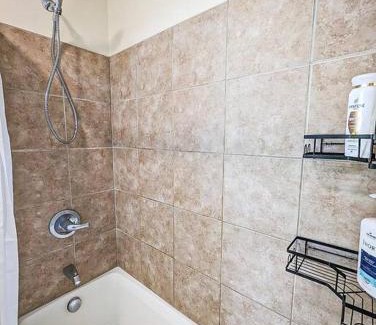 Stockade Historic District Apartment | Luxury Stylish Townhome King Beds WD Garage