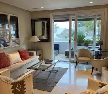 Golden Mile Apartment | Luxury Suite in Puente-Romano