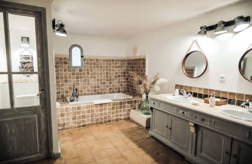 Paluds de Noves Bed & Breakfast | Luxury suite with terrace and private pool and spa