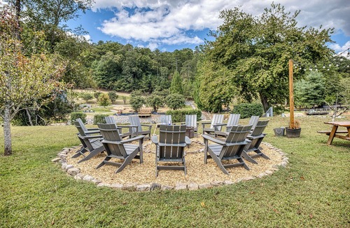 Mineral Bluff House | Luxury Toccoa Riverfront, theatre, pool table, hot tub, 6 king beds, sleeps 18