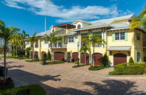 Jupiter House | Luxury Townhome | Pool | Beach & Golf Escape