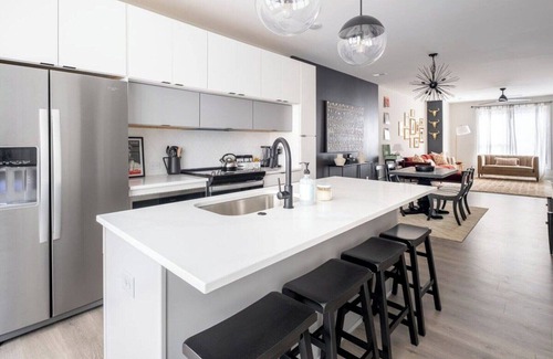 Charlotte House | Luxury Townhome with Rooftop Firepit – 1371