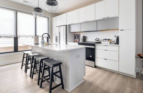 Charlotte House | Luxury Townhome with Rooftop Firepit – 1371