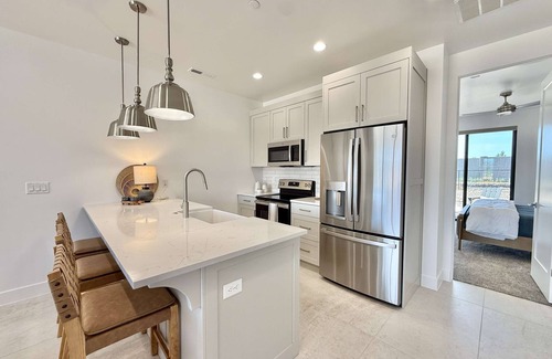 Kanab House | Luxury Townhome w/Red Rock Views Near Zion & Bryce