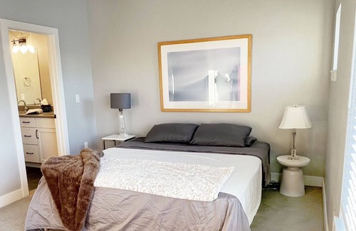 Northeast Park Hill House | Luxury Townhome with Beautiful Views sleeps up to 12 Long Term Available