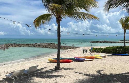 Palm Cay House | Luxury Townhouse in Palm Cay, Nassau Bahamas