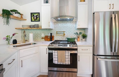 Wolf Laurel Ski Chalet | Luxury tree house-like accommodations in the Blue Ridge Mountains. Ski/bike/hike