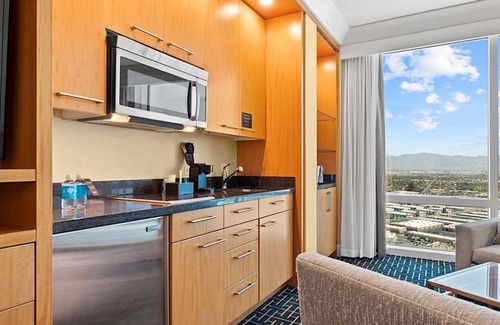 Las Vegas Apartment | Luxury Trump Tower Studio Strip Views 2201