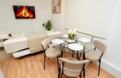 King's Cross Apartment | Luxury Two Bedroom Apartment Steps from Kings Cross Station