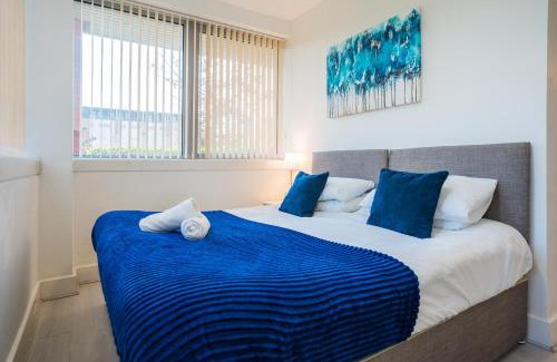 Central Milton Keynes Apartment | Luxury Two-Bedroom Apartment - Central, Free Wi-Fi, 7 Mins from Station By AV Hughes Properties