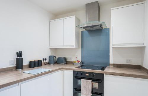 Central Milton Keynes Apartment | Luxury Two-Bedroom Apartment - Central, Free Wi-Fi, 7 Mins from Station By AV Hughes Properties