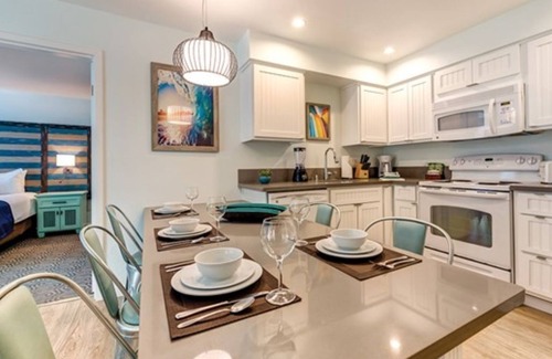 University Heights Condo | Luxury unit for Comic-Con. full kitchen sleeps 6