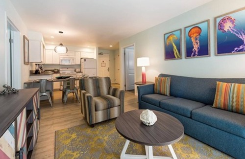 University Heights Condo | Luxury unit for Comic-Con. full kitchen sleeps 6