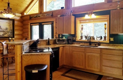 Duck Creek Village Cabin | Luxury upscale cabin, quiet cul-de-sac, free Wi-Fi