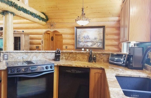 Duck Creek Village Cabin | Luxury upscale cabin, quiet cul-de-sac, free Wi-Fi