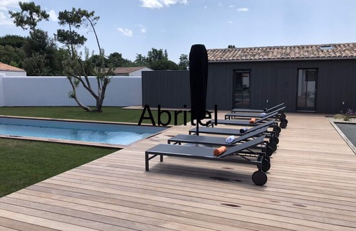 Le Bois-Plage-en-Re Villa | Luxury villa, swimming pool, walking distance to beach and shops, landscaped garden