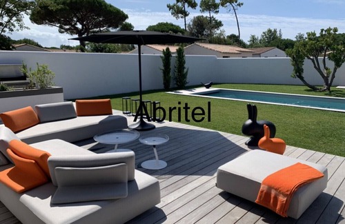 Le Bois-Plage-en-Re Villa | Luxury villa, swimming pool, walking distance to beach and shops, landscaped garden