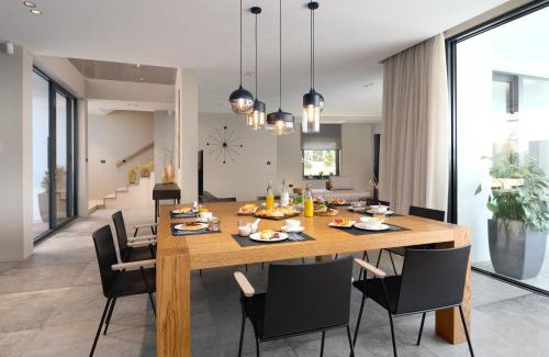 Stinjan Villa | Luxury Villa Aruna