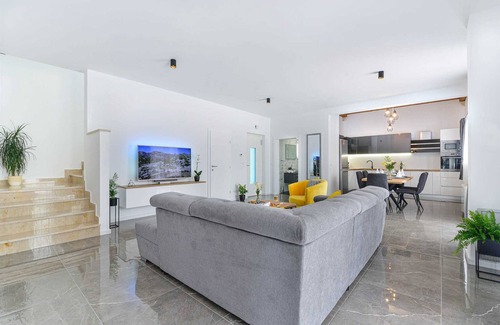 Vinjerac Villa | Luxury Villa Banovi with heated pool adapted for the disabled