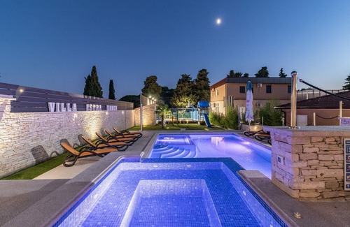 Marcana Villa | Luxury Villa for larger groups near Pula with private pool and whirlpool
