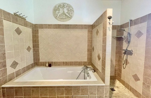 Les Brugassieres Villa | Luxury villa with pool house and beach pool