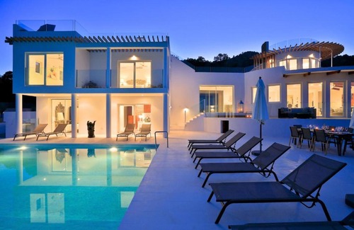Es Cubells Villa | Luxury Villa In Es Cubells With Stunning Seaviews