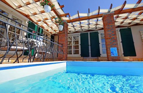 Buici Villa | Luxury VILLA LE ROSE