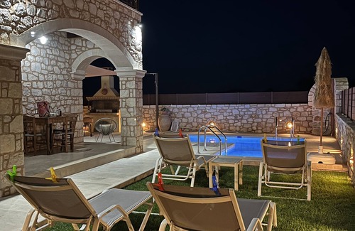 Roumeli Villa | Luxury Villa Marvi in a Charming Cretan Village