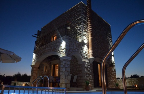 Roumeli Villa | Luxury Villa Marvi in a Charming Cretan Village