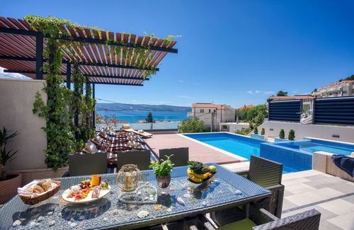 Duce Villa | LUXURY VILLA PARADISE 120m from sandy beach, heated pool, billiard, max 12 pax