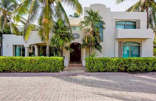 Playacar Fase I House | Luxury Villa, Sea View, steps to the Beach exclusively located