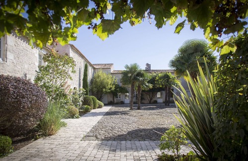 Angoulins House | Luxury Villa, sleeps 24, private pool & gardens, close to beaches & La Rochelle