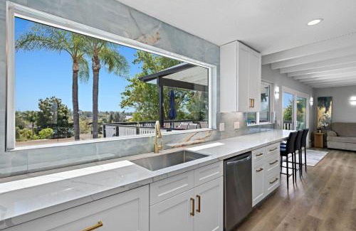 Vista House | LUXURY VILLA - SLEEPS 24 - PRIVATE POOL & HOT TUB Beaches Legoland Views!