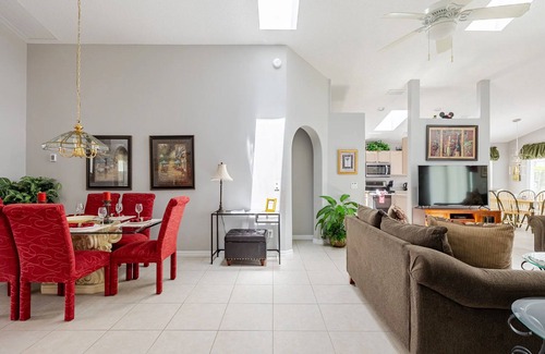 Windsor Palms Villa | Luxury Villa w/SALTWATER Pool & Hot Tub very close to Disney & Universal