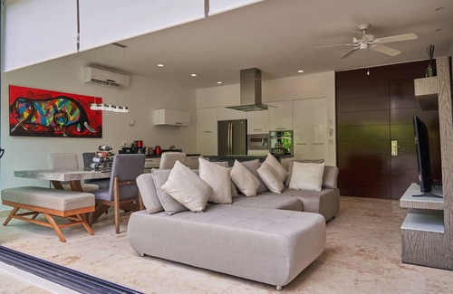 Akumal Villa | Luxury Villa w/Two Bedrooms, Private Pool, Golf in The Riviera Maya, Akumal.