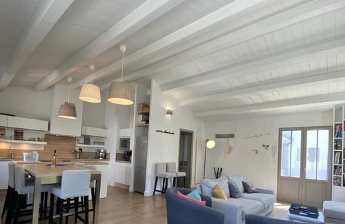 La Flotte Villa | Luxury villa with heated pool close to shops and sea.