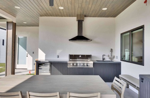 Horseshoe Bay House | Luxury waterfront Villa pool hot tub and sauna