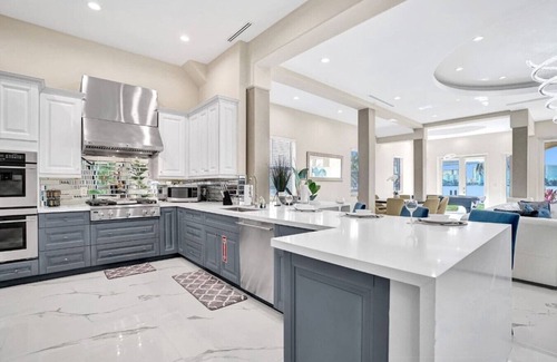 Hollywood Lakes House | Luxury Waterfront/Lakefront/Pool/Beach 7Min Walk