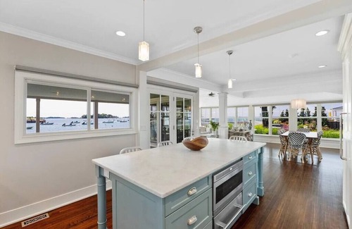 Pine Orchard House | Luxury Waterfront Oasis